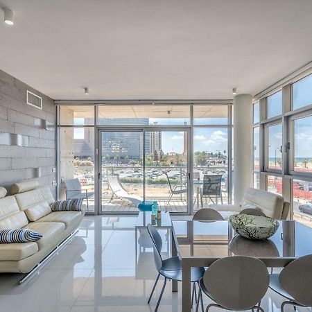 Beautiful Sunny 3 Bedrooms In Font Of The Beach Tel Aviv Exteriör bild