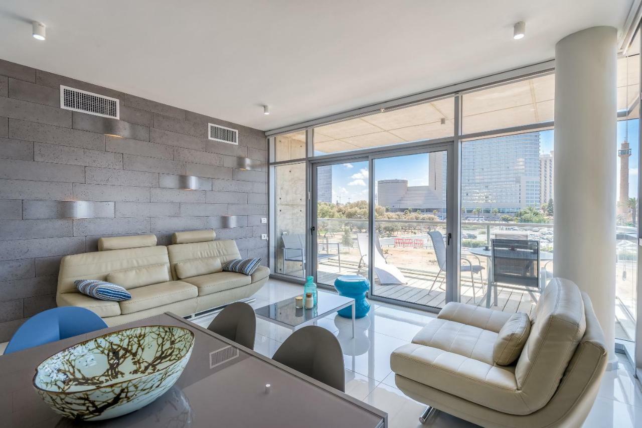 Beautiful Sunny 3 Bedrooms In Font Of The Beach Tel Aviv Exteriör bild